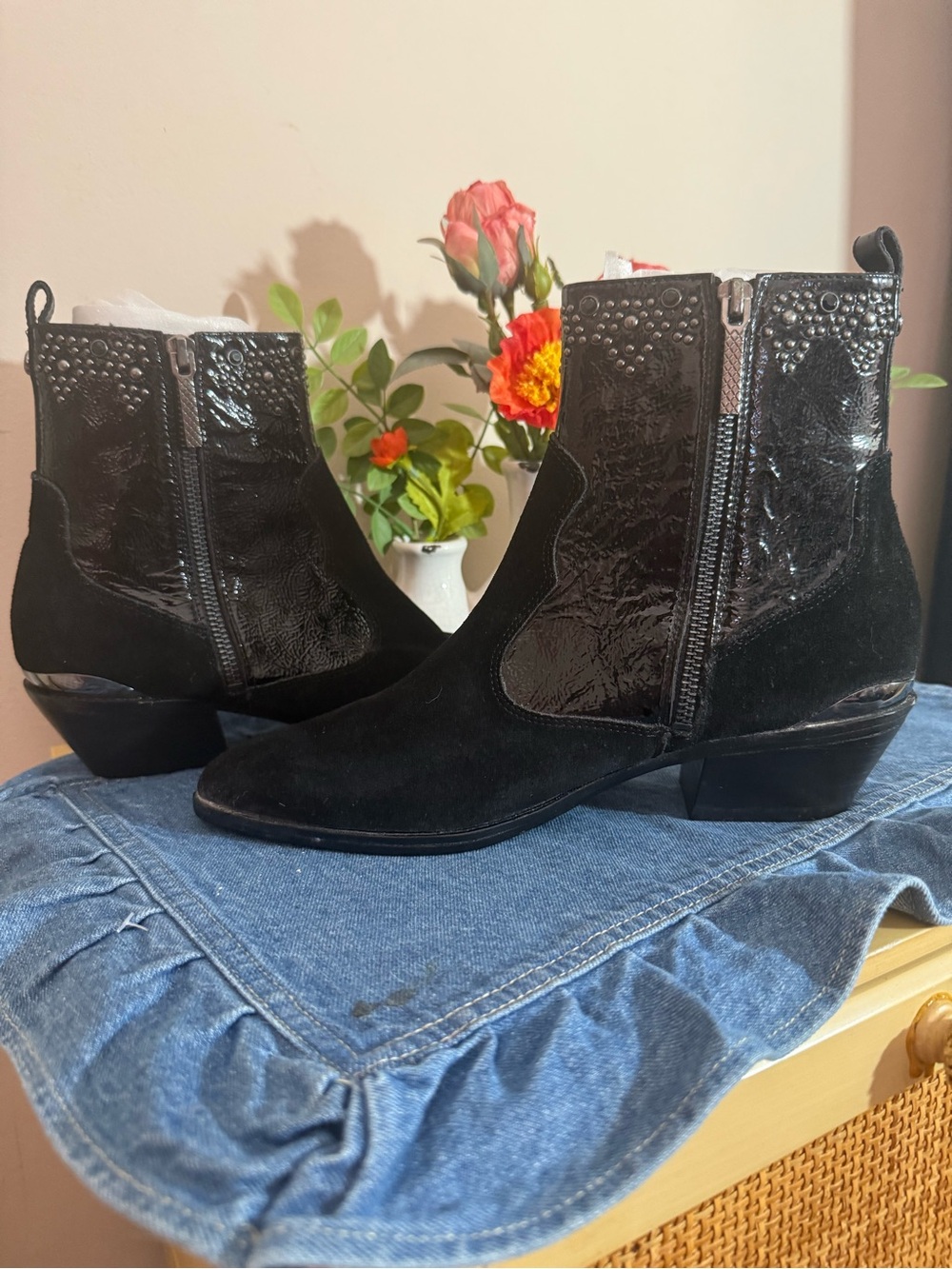 Donald J. Pliner RARE Studded Patent Leather/Suede Ankle Boots Western Detailing